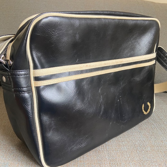 Classic Shoulder Bag - Picture 6 of 7